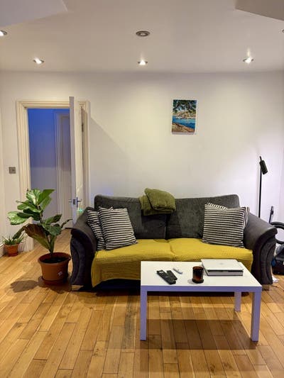 Gorgeous Parkside Two Bed Flat Main Photo