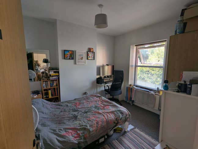 2 bedrooms available in lovely flat :) Main Photo