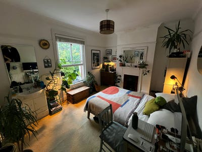 Couple seeking lovely flatmate :)  Main Photo