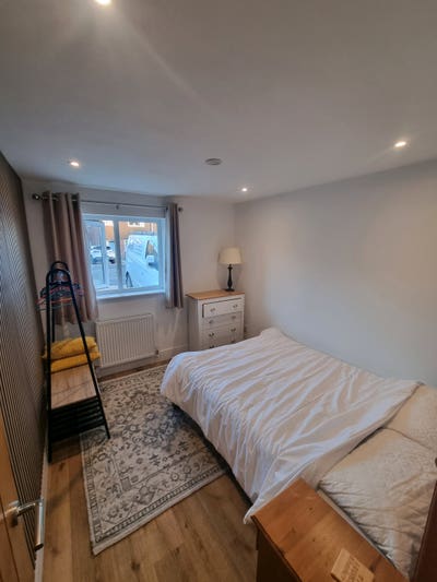 Double room to let (Bills inc)-Bus links to Oxford Main Photo