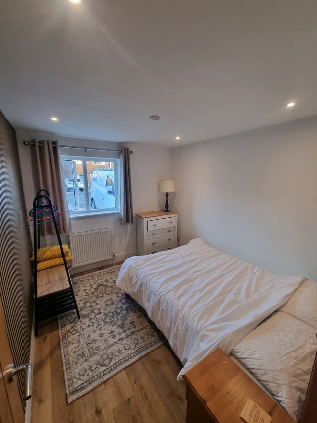 Double room to let (Bills inc)-Bus links to Oxford Main Photo