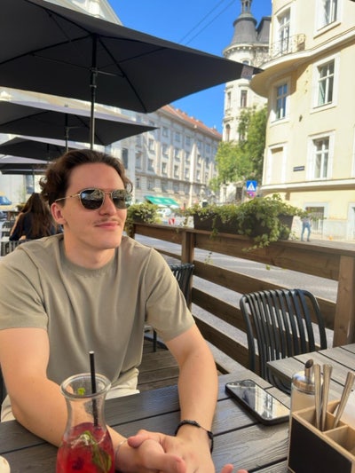 Looking for a flat/room and a good company! Main Photo