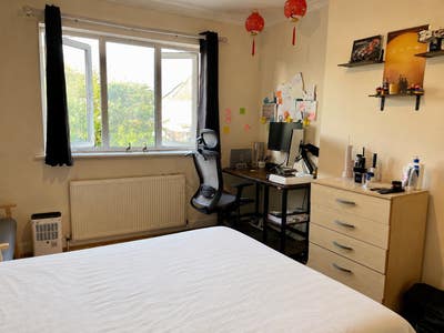 Double Room + 🏡 Free Home Office /All bills Incl. Main Photo