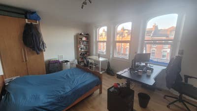 Sunny spacious room available in North London Main Photo