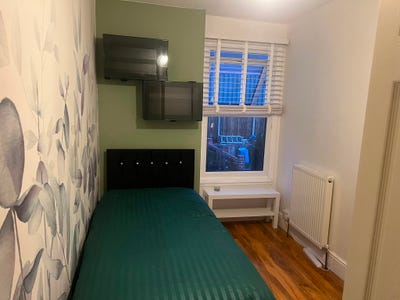 Single Room in Friendly Family Home Main Photo