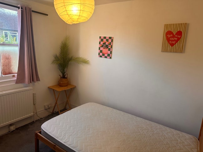Lovely bright single room in quiet road N2 zone 3 Main Photo