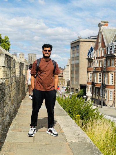 Professional Male seeks a single or double room Main Photo