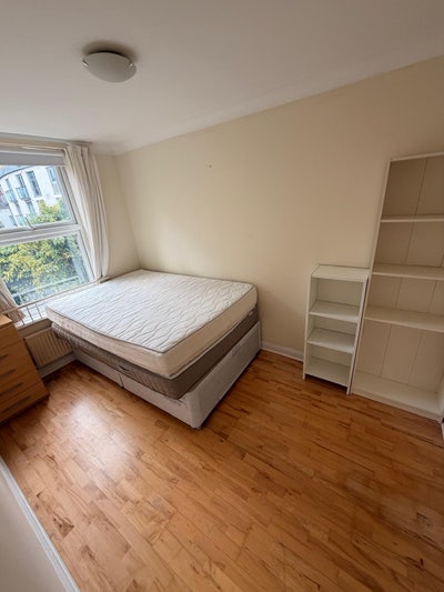 Bedroom + extra study/dressing room in Clerkenwell Main Photo