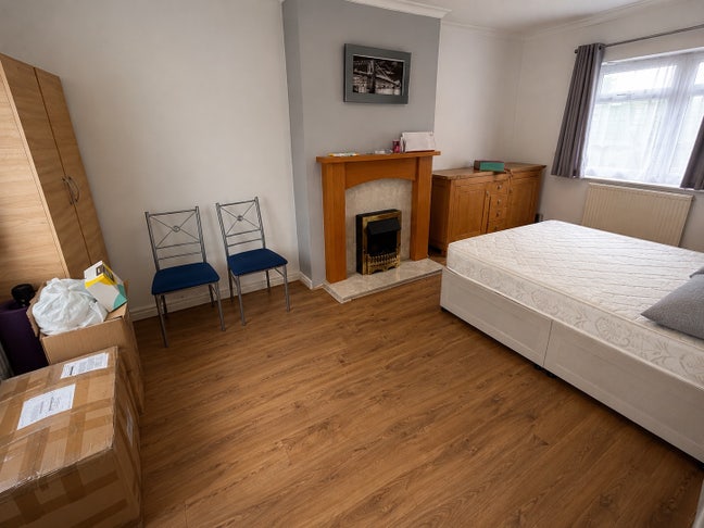  Large Ground Floor Double Room – Bills Included Main Photo
