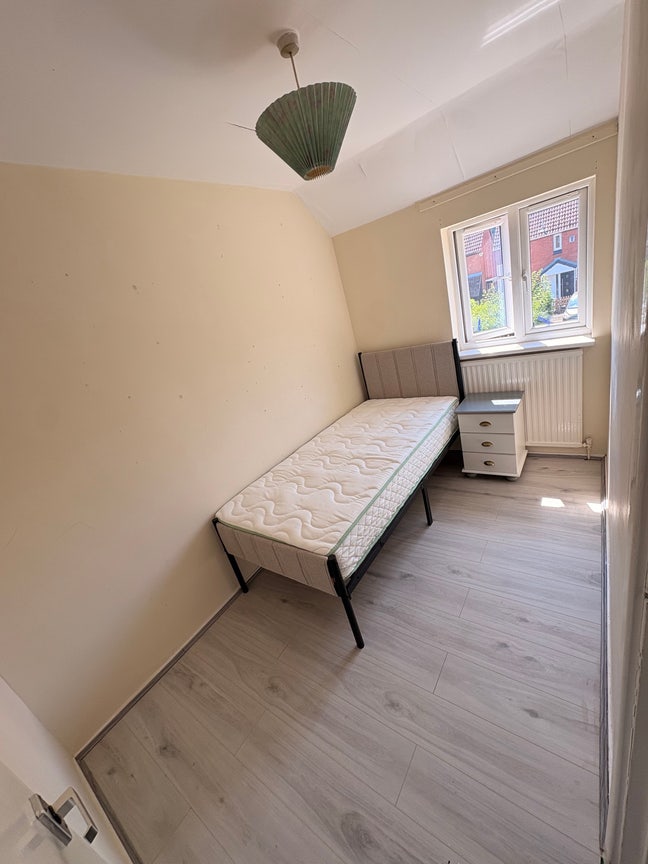 2 rooms available in Warrington Main Photo