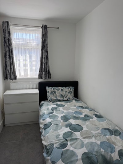 Single Room in Newly Refurbished House in Northolt Main Photo
