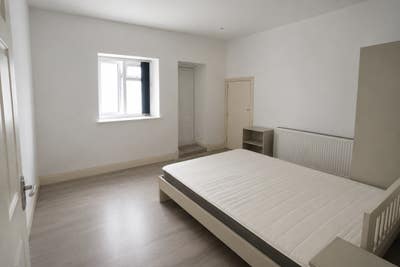 Double room available for rent from 20th July. Main Photo