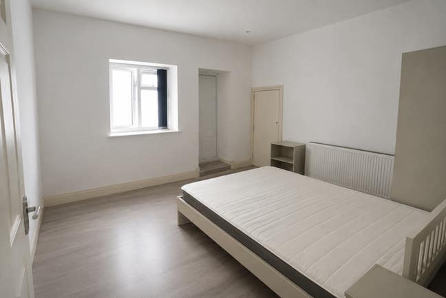 Double room available for rent from 20th July. Main Photo