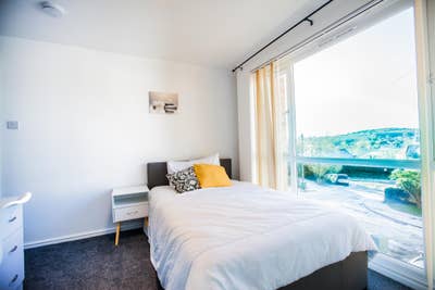 New Aldershot ensuite rooms with garden + parking Main Photo
