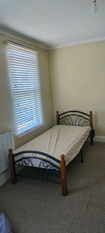Sharing Room Available in Newham Main Photo