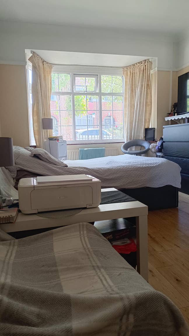 Large Double Room in SW London Ladies Flatshare Main Photo
