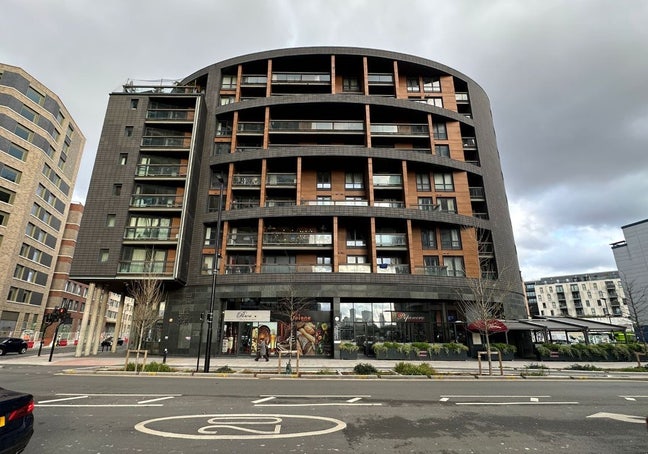 Double room En-suite in 2 bed in Canning Town Main Photo
