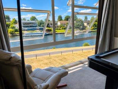 Large Double Room | Riverside Flat| Bills Included Main Photo