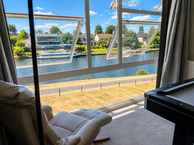 Large Double Room | Riverside Flat| Bills Included Main Photo