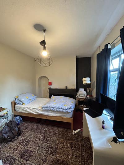 Spacious Double Room Available – &pound;500 PCM Main Photo