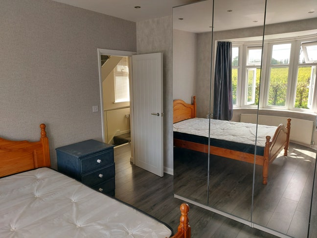 Large double room with views Main Photo