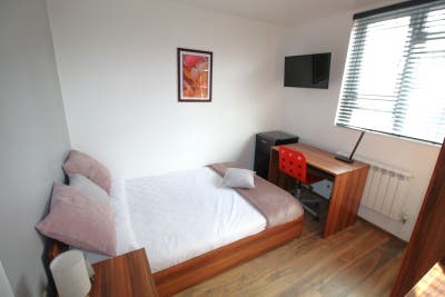 Large Furnished Double Room &pound;50 off Every Month Main Photo