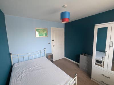 Double bedroom in a two bedroom house  Main Photo