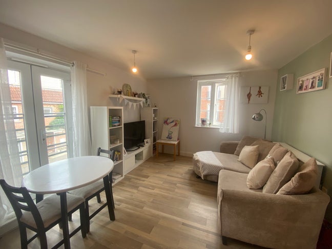 Double Bedroom in Basingstoke Main Photo