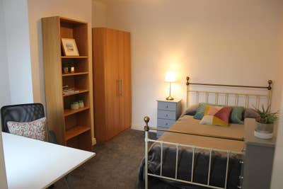 Beautiful En-Suite Double Room Spacious Biils/WiFi Main Photo