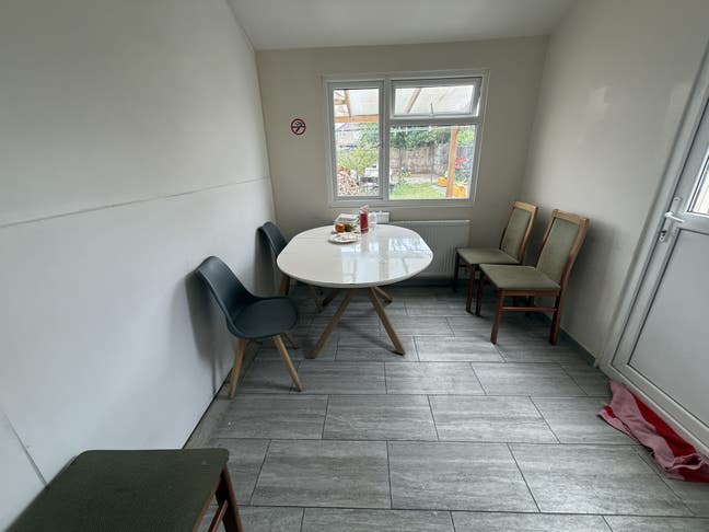 Don’t miss a great room!  Main Photo