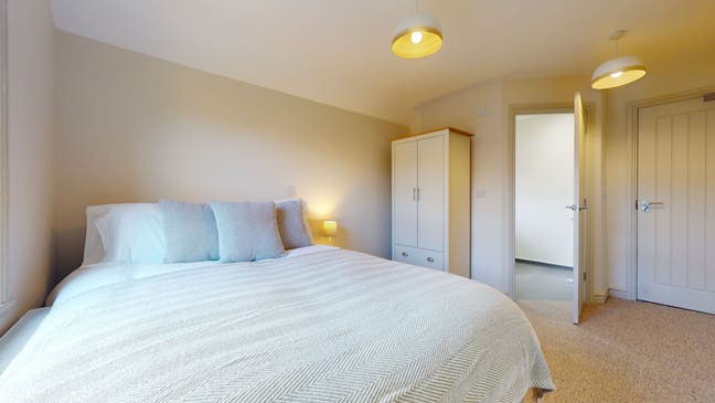 Luxury E/S Rooms - Parking Available - Manor Road Main Photo