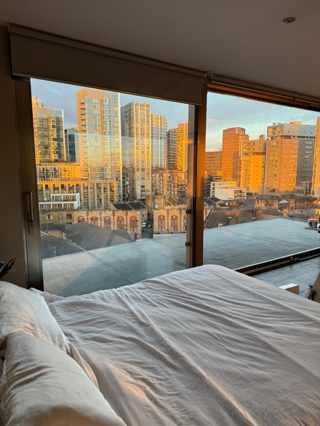 Huge room in incredible flat with rooftop hot tub  Main Photo