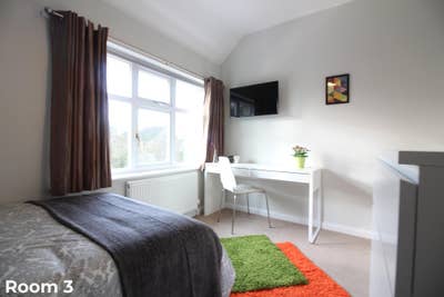 Double Room in Professional House Share Main Photo