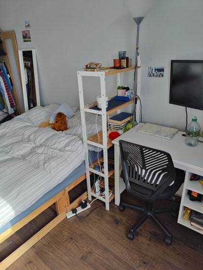 Double room with private balcony in De Beauvoir Main Photo