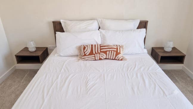 Luxury ensuite king room with stunning city views Main Photo