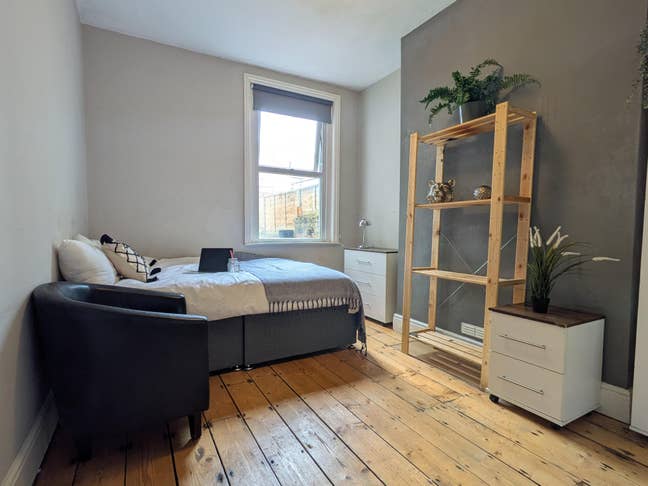  &pound;600 all bills - easy access to M32 / centre.  Main Photo