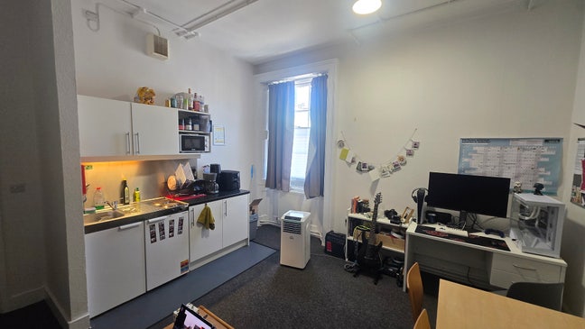 Flat takeover 1-bed at Endsleigh Gardens, UCL Main Photo