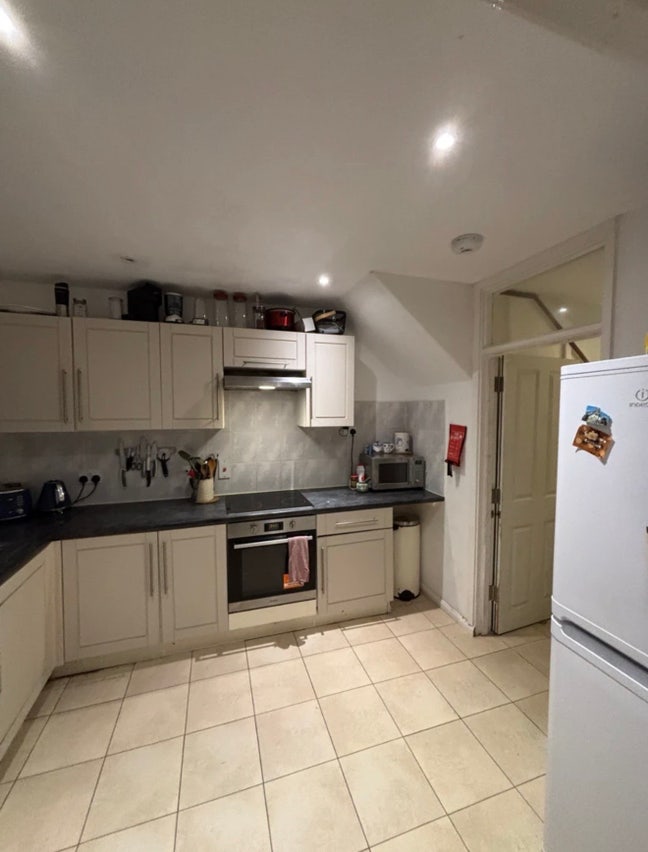 Spacious furnished double room near Greenwich park Main Photo