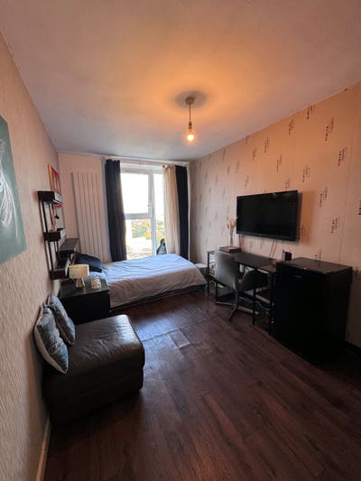  Bright  single  room  with  view (Female only) Main Photo