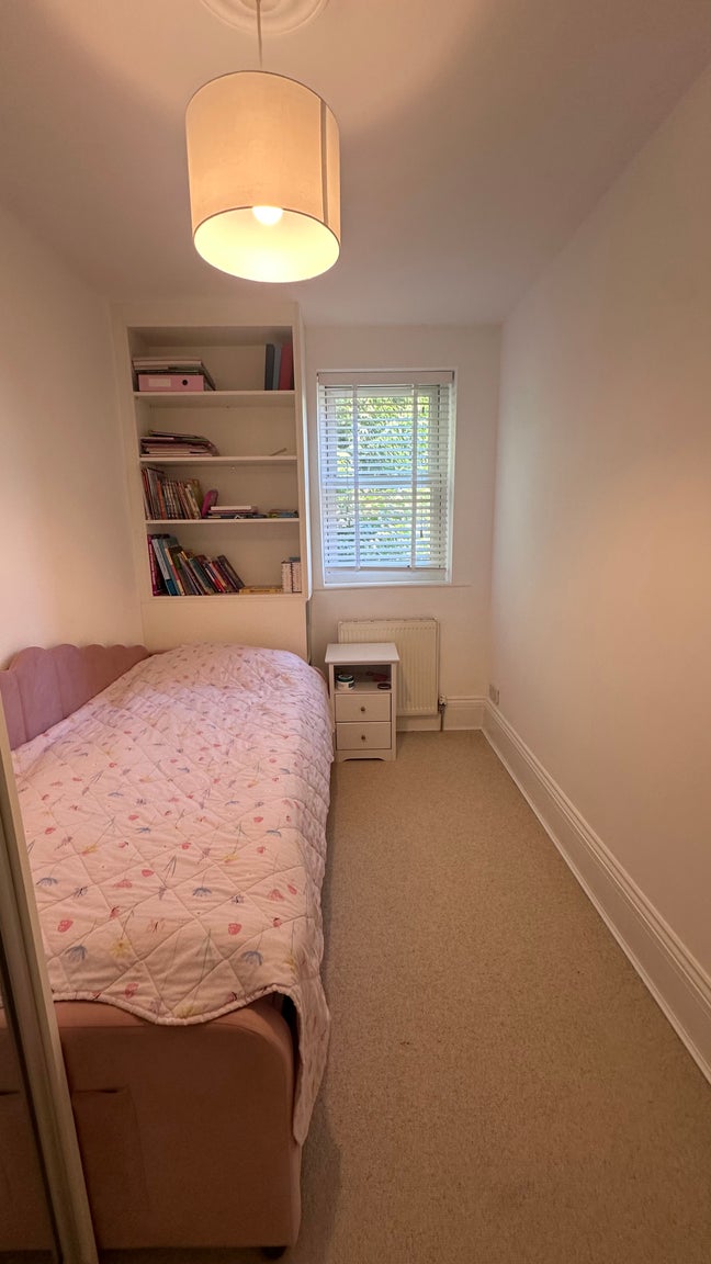 Single room - private bathroom- Monday to Friday Main Photo