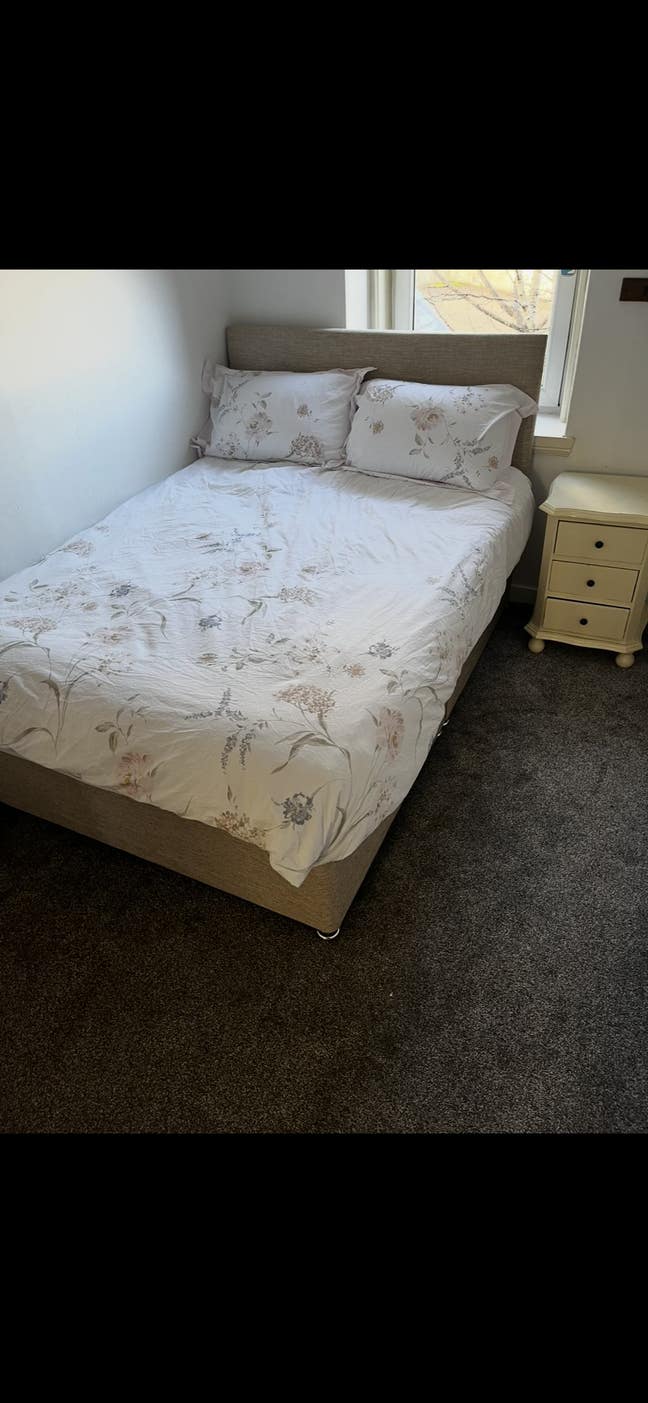 1 room left in 2 bed flat, sharing with Female26 Main Photo