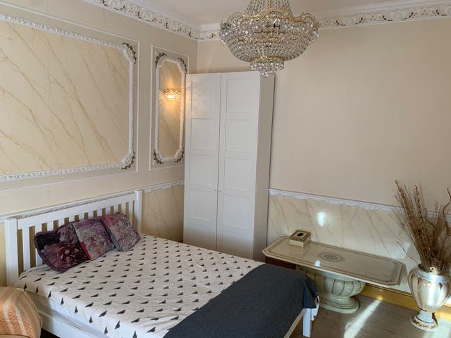 Double Room near Walthamstow station.  Main Photo