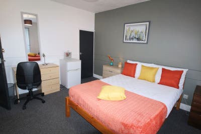 🏡 Spacious Double Room | All Bills Included |  Main Photo