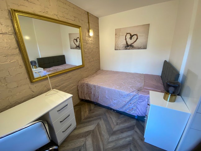12 Bed WOW Factor House Main Photo