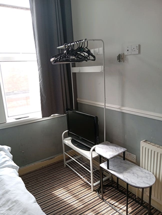 Single room with shared bathroom near down centre  Main Photo