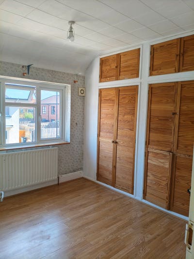 "Mdrn Rooms | Feltham TW13 | Vernon Road Bus StopU Main Photo