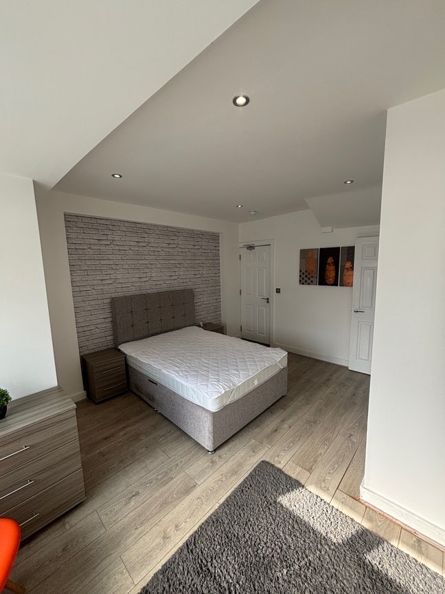 💥Large En Suite Room, Great Location💥 Main Photo