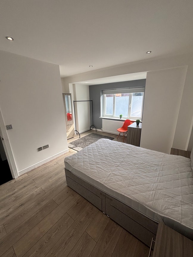 💥Large En Suite Room, Great Location💥 Main Photo