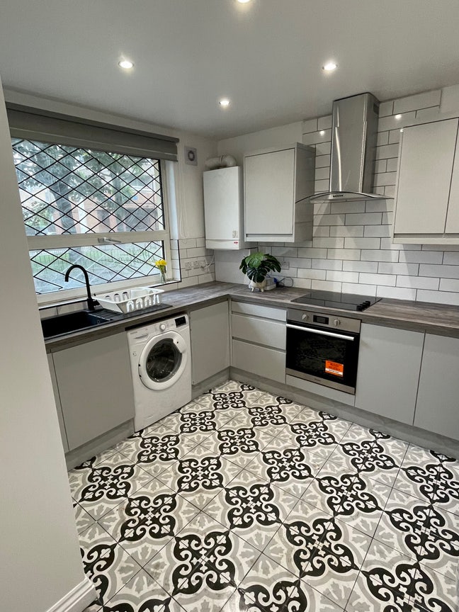 Lovely double room-E14 South Quay DLR-Aug 2026 Main Photo