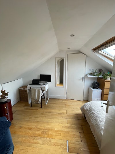 Double en-suite room in all-female flatshare  Main Photo